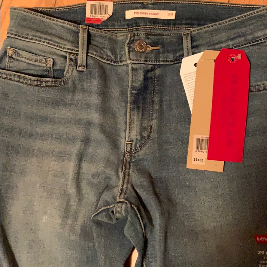 Levis 710 Mid Rise 710 Super Skinny Jeans